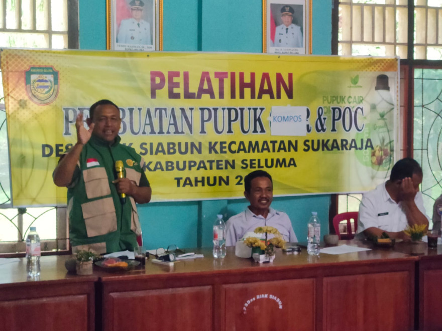 Pelatihan Pembuatan Pupuk Organik Cair di Desa Riak Siabun Tingkatkan Keterampilan Warga